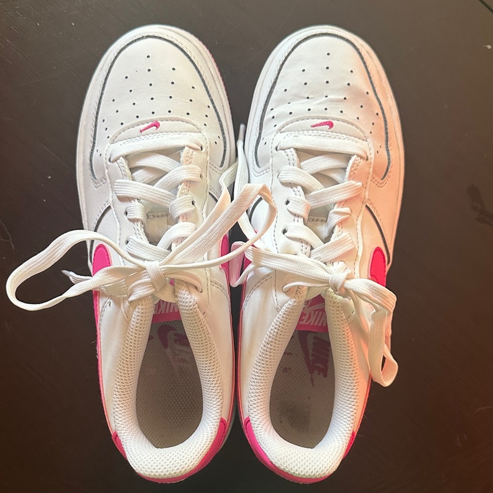 Nike Kids Sneakers in White and Pink